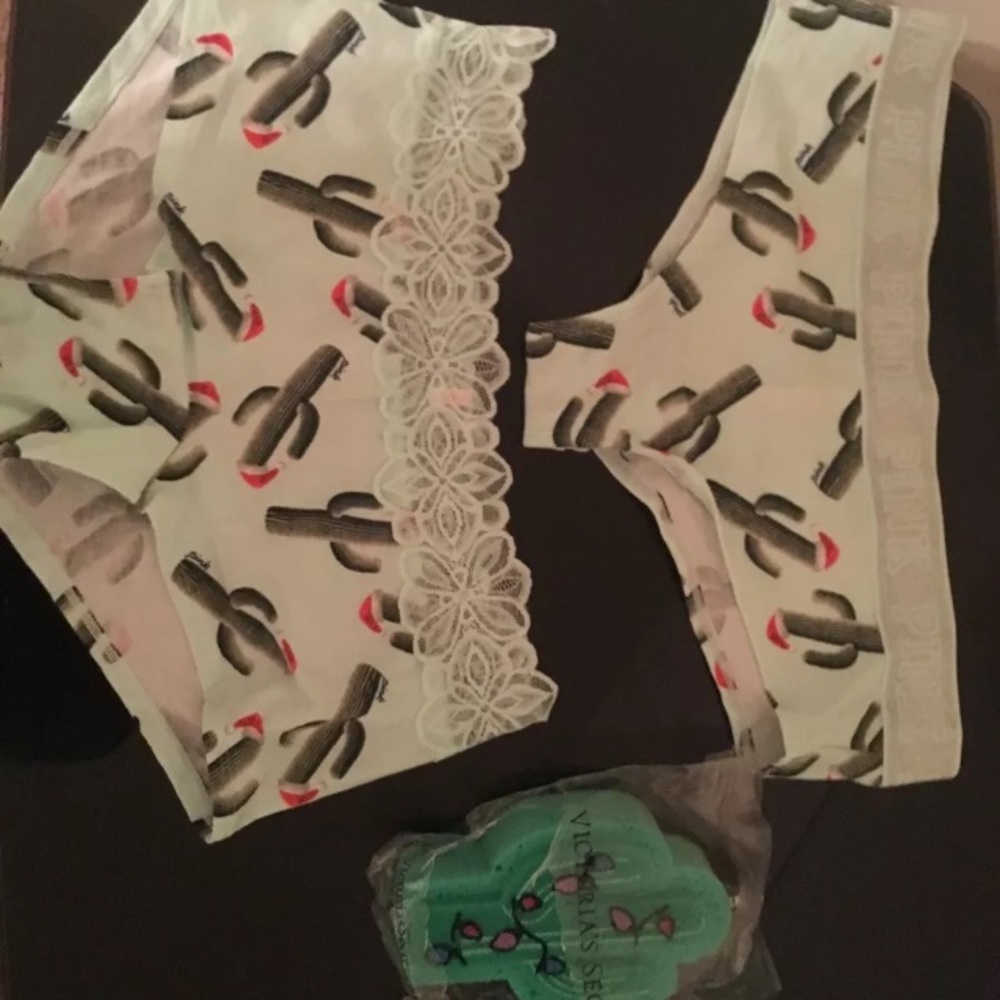 VICTORIAS SECRET UNDERWEAR LOT OF 2 & Loofah lg